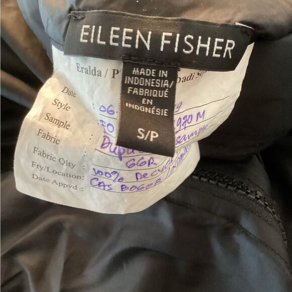 EILEEN FISHER SIZE SMALL BLACK LONG REVERSIBLE ZIP FRONT FULL LENGTH PUFFER COAT - Picture 10 of 11